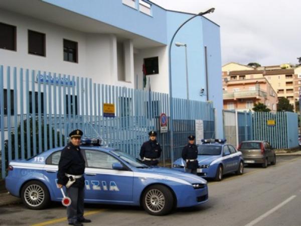 Imprenditore suicida perché sotto estorsione, la polizia arresta cinque persone legate alla camorra di Villaricca: in manette anche un carabiniere